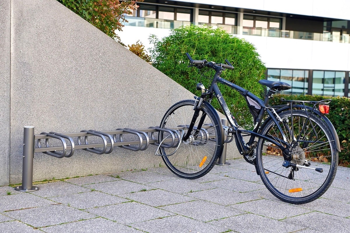 Mottez folding & telescopic 4 bike wall rack hot sale