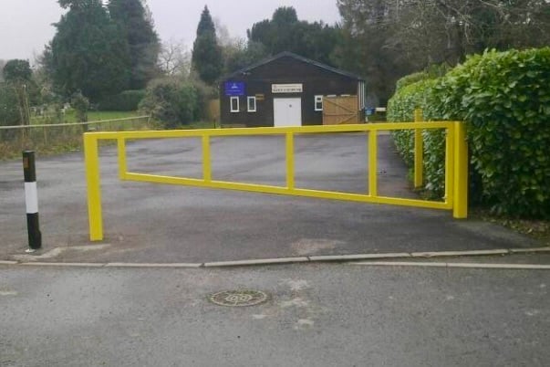 Robust Construction: Crafted from mild steel square hollow section construction for durability.
Rigid Triangular Form: Adds strength and rigidity to the gate’s structure.
 image