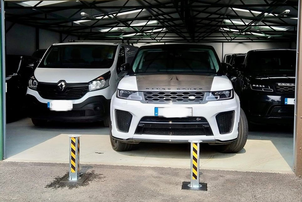 Anti-Ram Telescopic Post - Heavy Duty (Hi-Visibility)  
Tough &amp; Highly Effective Superior Parking Security 
Easy to use - Does a Great Job (read reviews) image