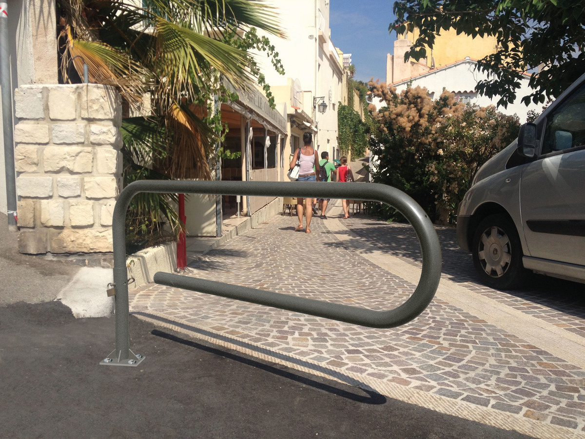 Swivel Gate - Lightweight Pedestrian designed to control access. Galvanised finish or painted standard RAL colours
