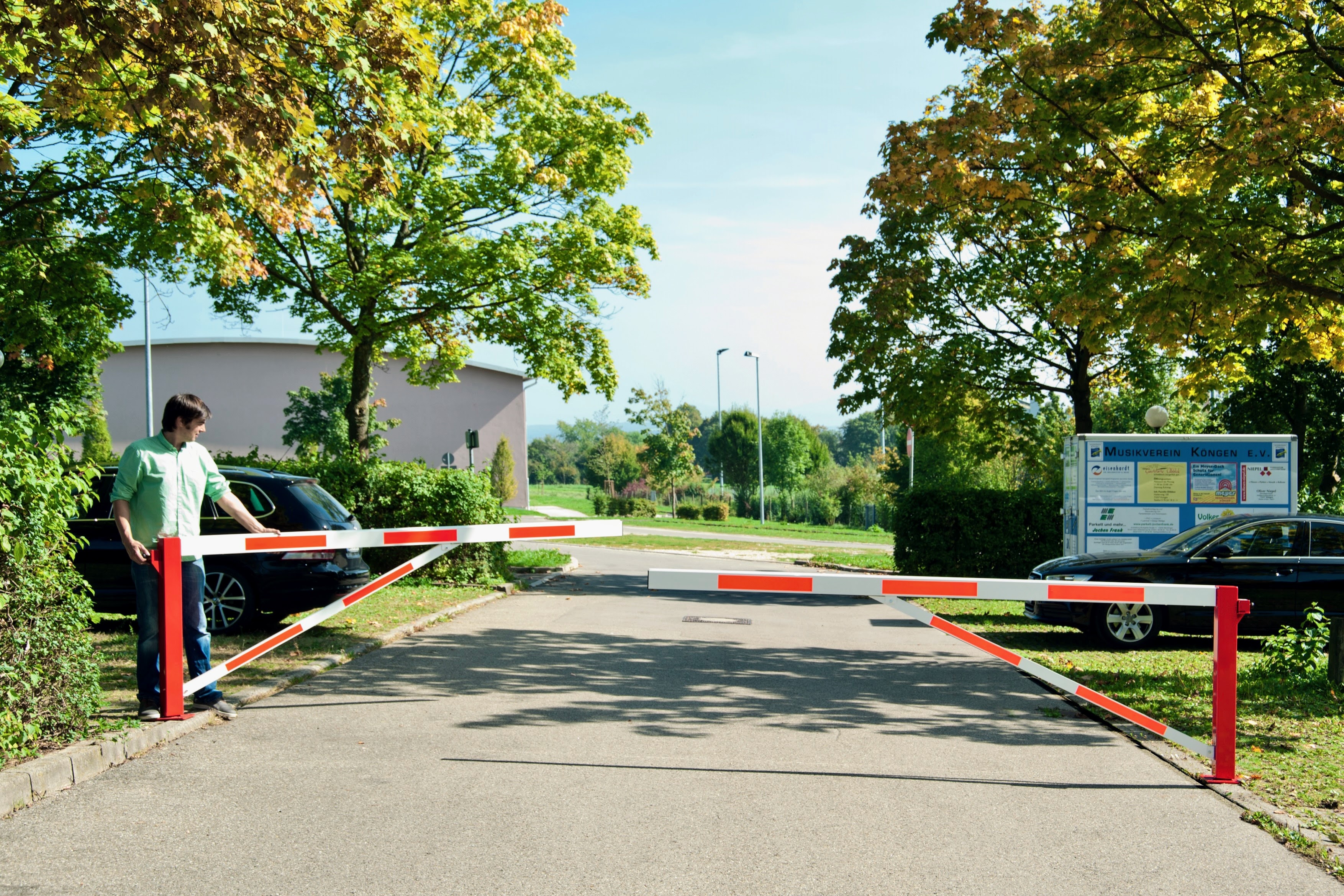 Compact Swing Barrier Gates (Pair) Red/White Pedestrian Access Control - 90 degree Auto-Lock