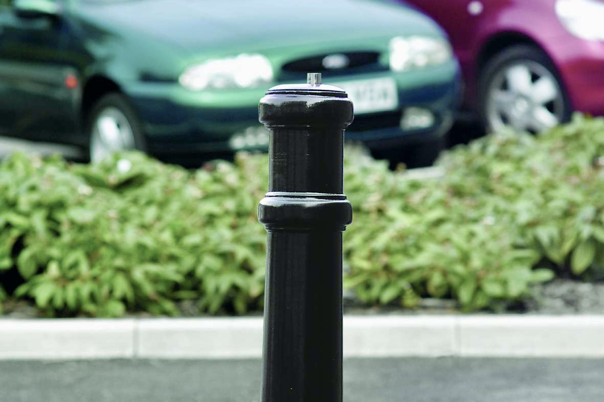 Sunderland Traditional Bollard Fixed in Black Ferrocast & Steel Core by Marshalls 