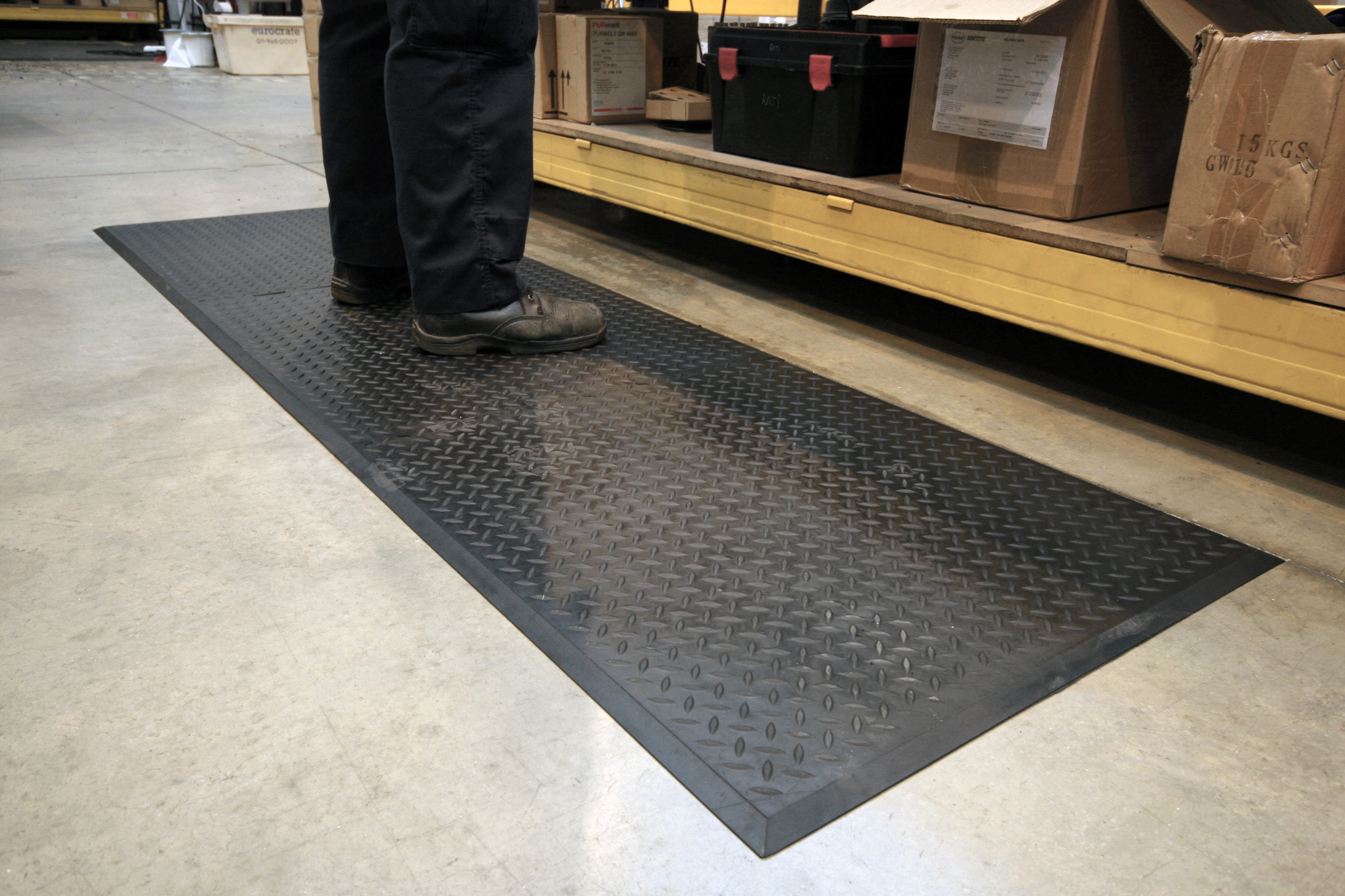Matting Workplace in Heavy Duty Rubber Comfort-Lok Mat - by COBA