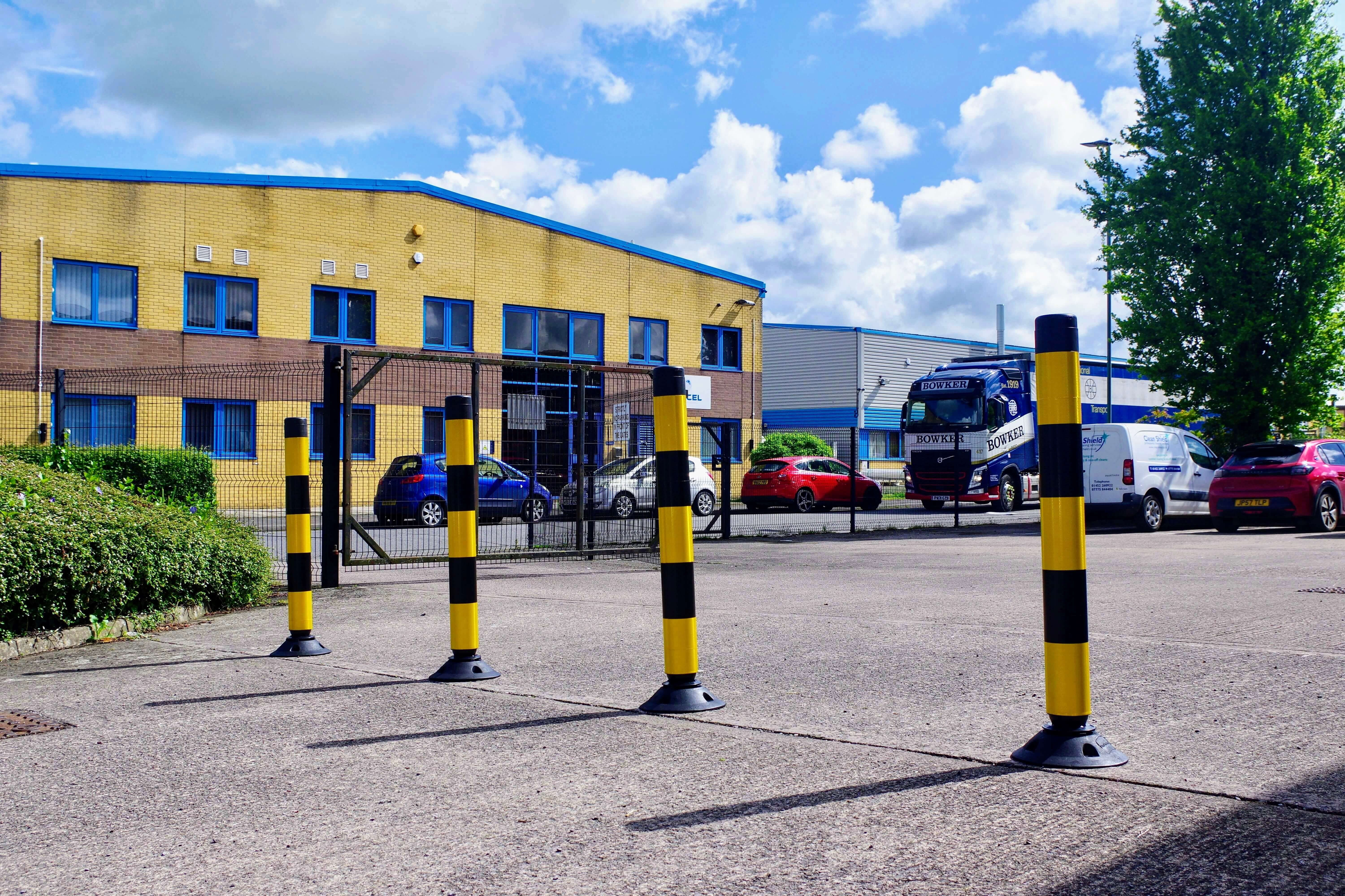 Self-Righting Post: (Hi-Viz ) Black/Yellow
3 Height Choices Flexible - (Off-Highway Use)