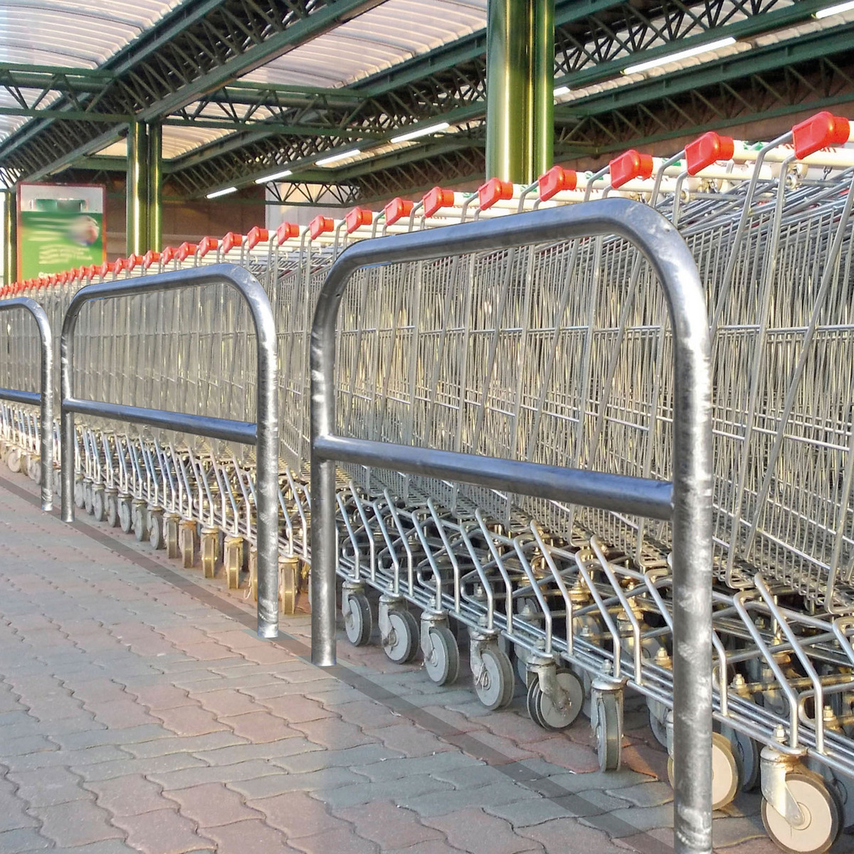 Steel hoop barrier with crossbar for greater strength