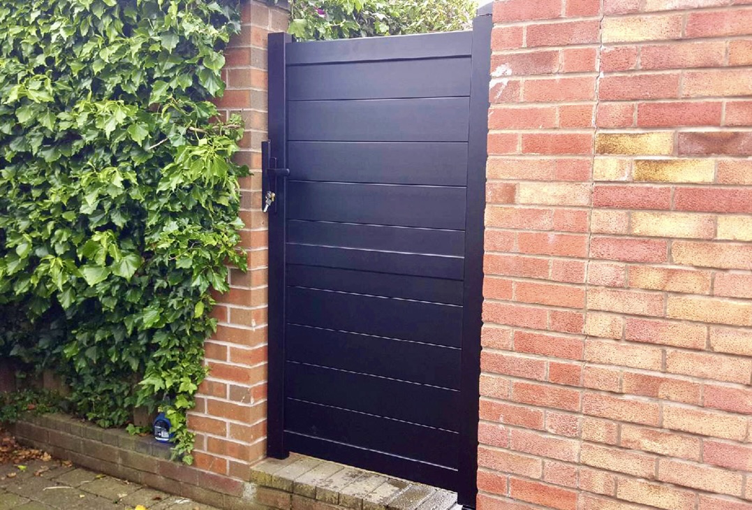 Garden Aluminium Side Gate: Flat Top & Horizontal Infill
Various Sizes in Black or Grey and Recommended