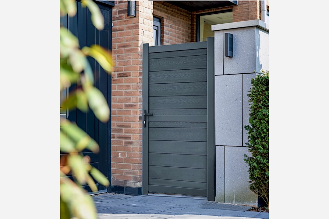 Grey Composite Horizontal Infil Gate in-situ
