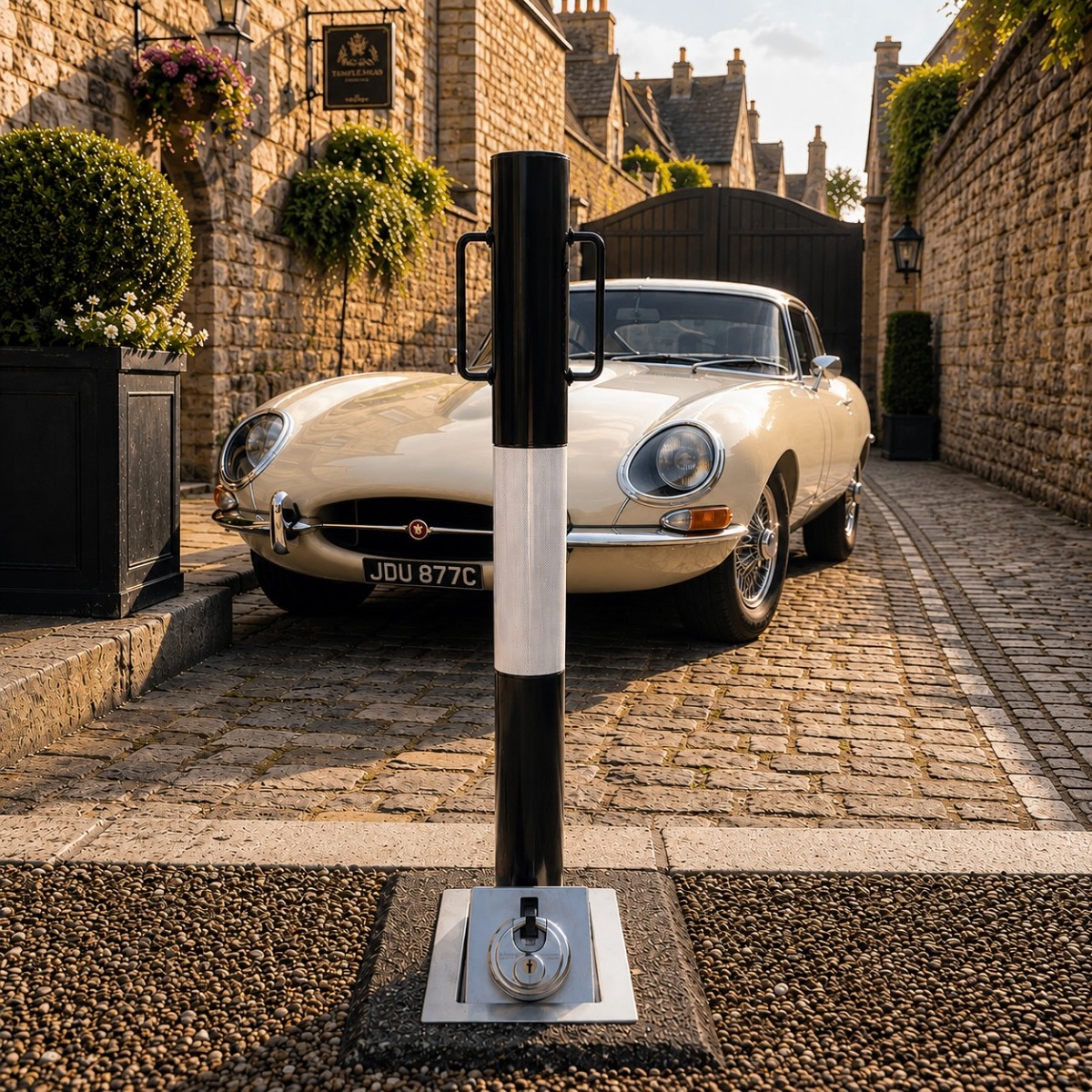 Removable Heavy Duty Security Black & White Bollard
Anti-Ram with Galvanised Ground-Socket 