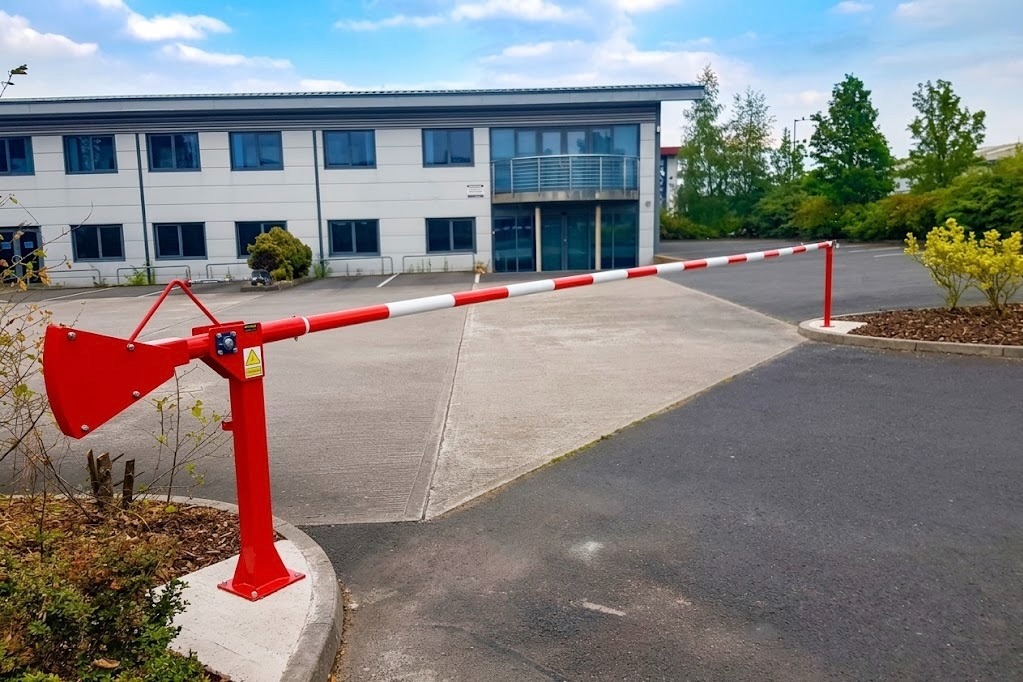 Heavy-Duty Manual Arm Barrier (SB4 HD) - 6m to 9m Span