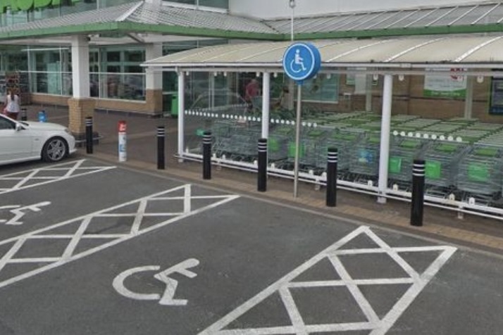 Supermarket Polyurethane 'Heritage' Bollard
H950mm / Diameter 114mm in Black City Style