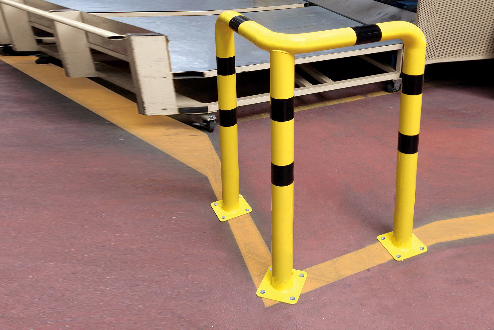 Safety Barrier Corner Steel. High impact/Hi-Vis. Mounted on base plates, 12 bolts per barrier. Zinc primed & painted in RAL 1021