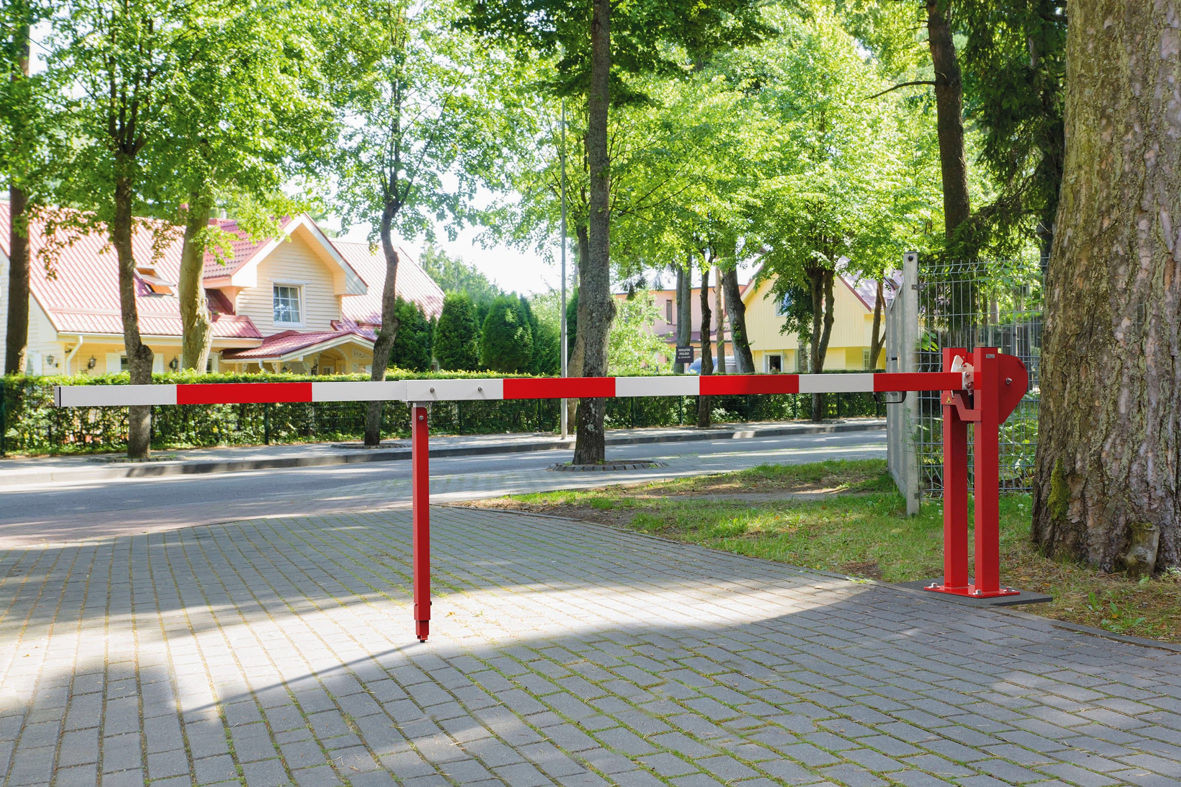 Manual Arm Barrier: 3-4MTRS Assist Gas Strut & Key Padlock Extending Universal Boom & Height Inc. Adjustable Support