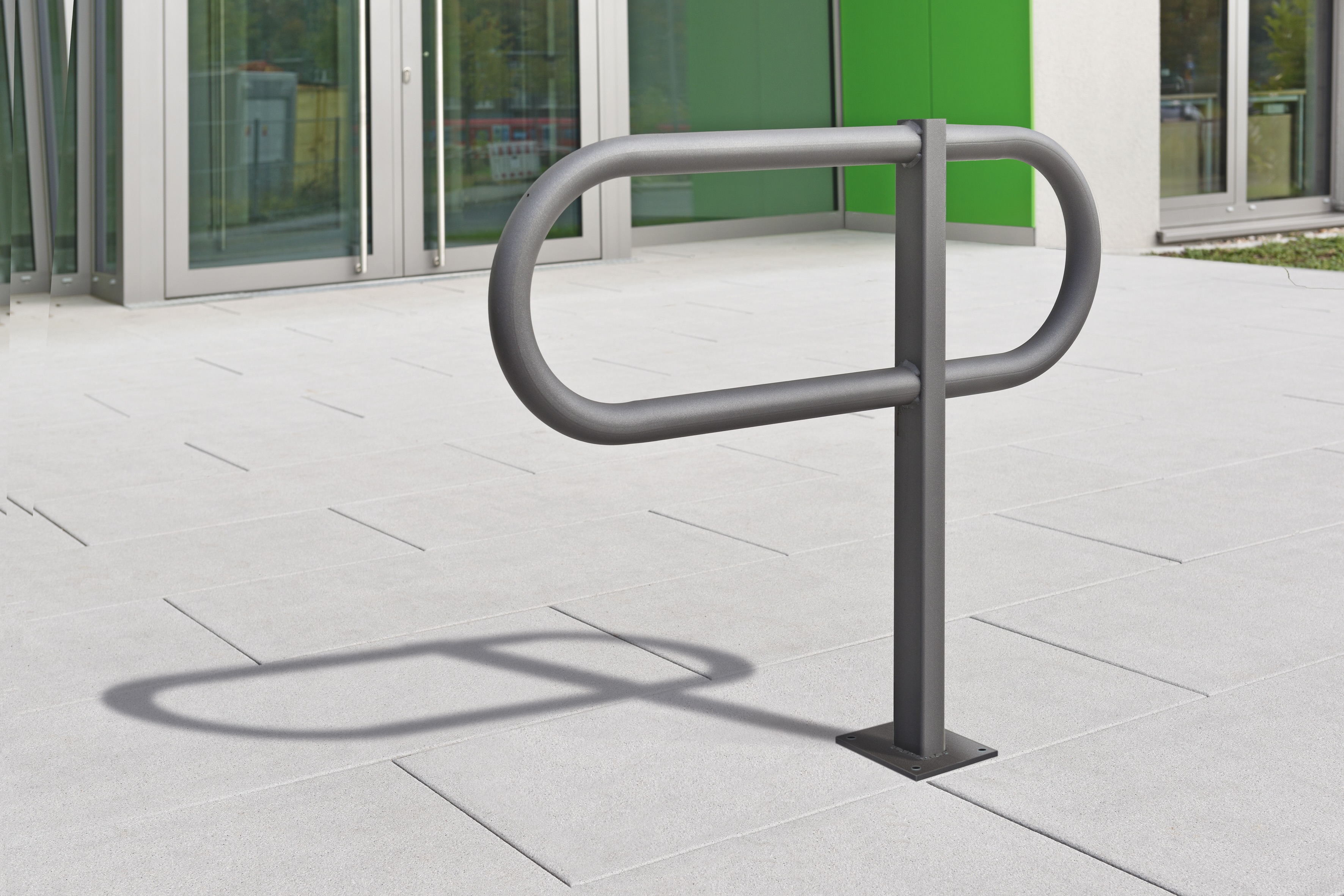 Bicycle stand of modern design.Available in two finishes, sub-surface or surface fixed. Securing bicycles with style