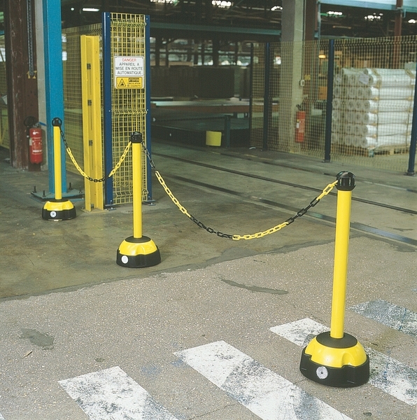 Hi-Visibility Yellow Chain Post- Quick System Setup
Base Fillable with Water or Sand Robust