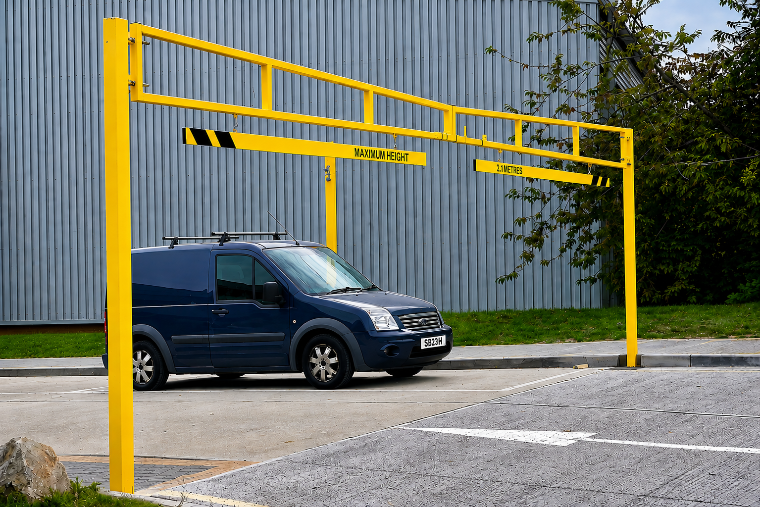 Heavy-Duty Double Leaf Height Barrier (6m - 11m)
Central Locking System for Surface or Concrete Mounting