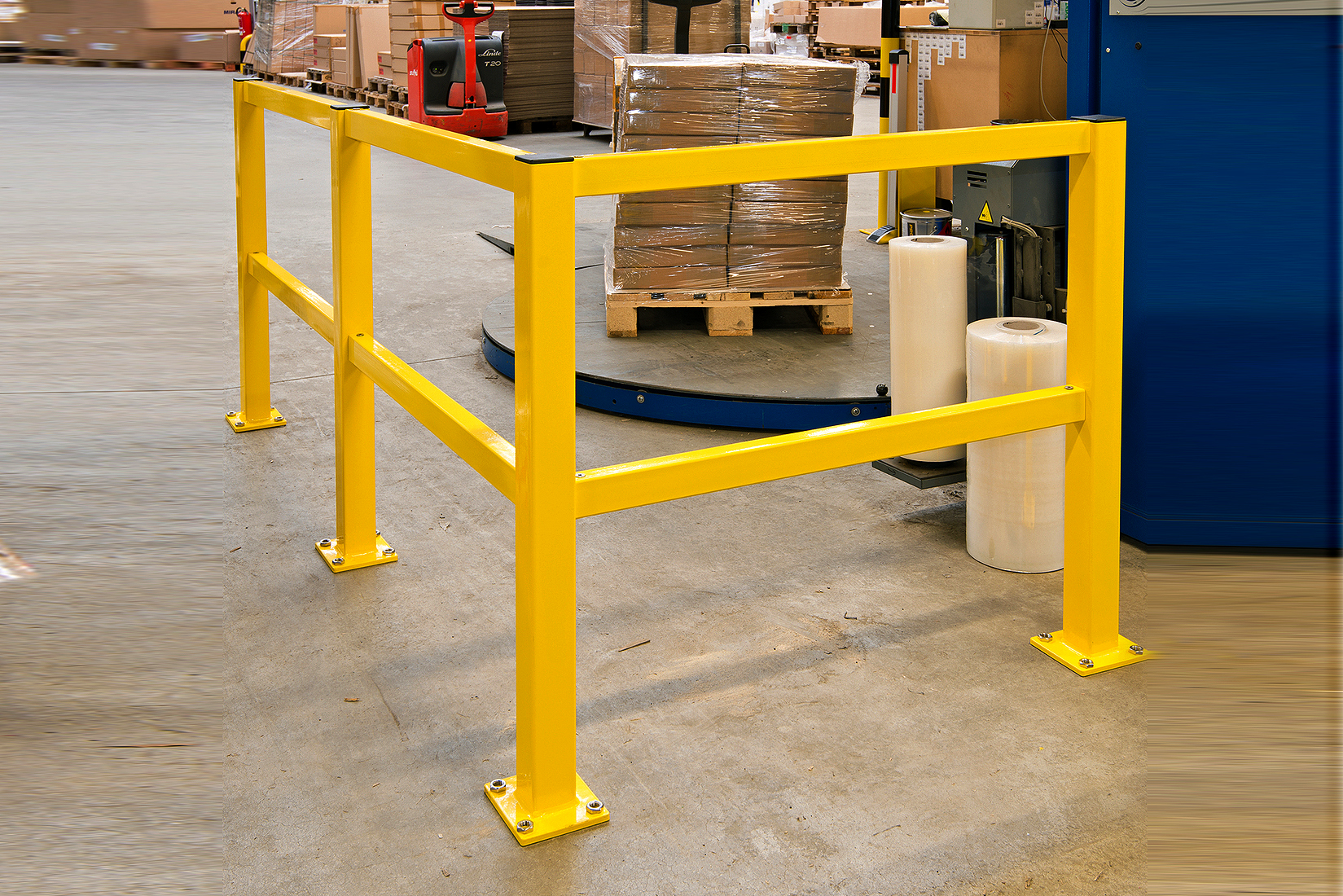 Indoor Medium-Duty Safety Guardrail & Post System
High-Vis Yellow Impact Protection for Warehouse Traffic