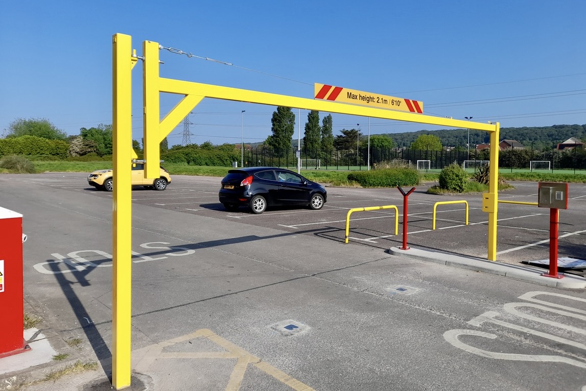 Height Restrictor Barrier with Low-Level Locking (Width 3 to 6m & Height 1.9 to 2.3 m)