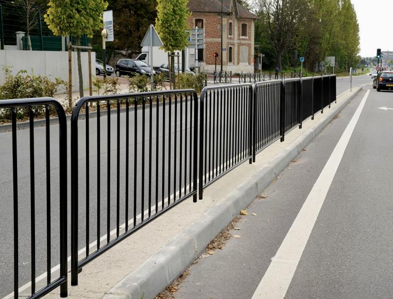 Budget railing for pedestrian safety, Galvanised (2M in Length) Ideal for safety around school, play areas, foothpaths