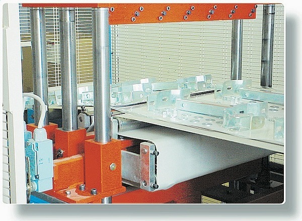 Mirrors Flat Industrial Observation - For manufacturing & industrial areas, giving a precise image & more resistant whilst lighter than glass.