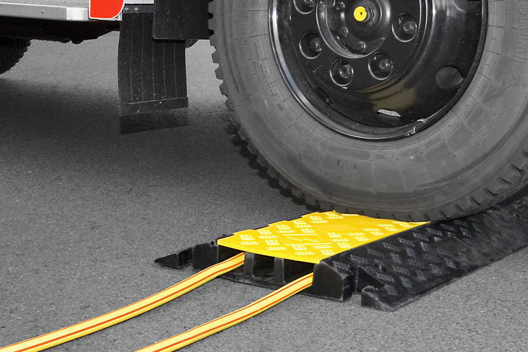 Cable/Hose Ramp up to 10-Tons: (3 Channels) 
Modular Units with Heavy-Duty High Performance. 

