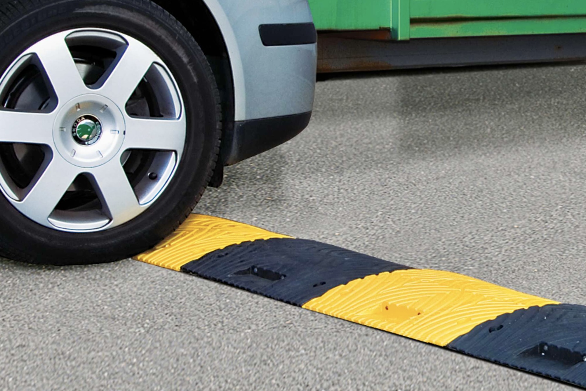 ECO Speed Ramp: 10MPH 
Modular Units & Kit Bundles 
(1.9m - 9.9m) Hi-Vis Cats Eyes