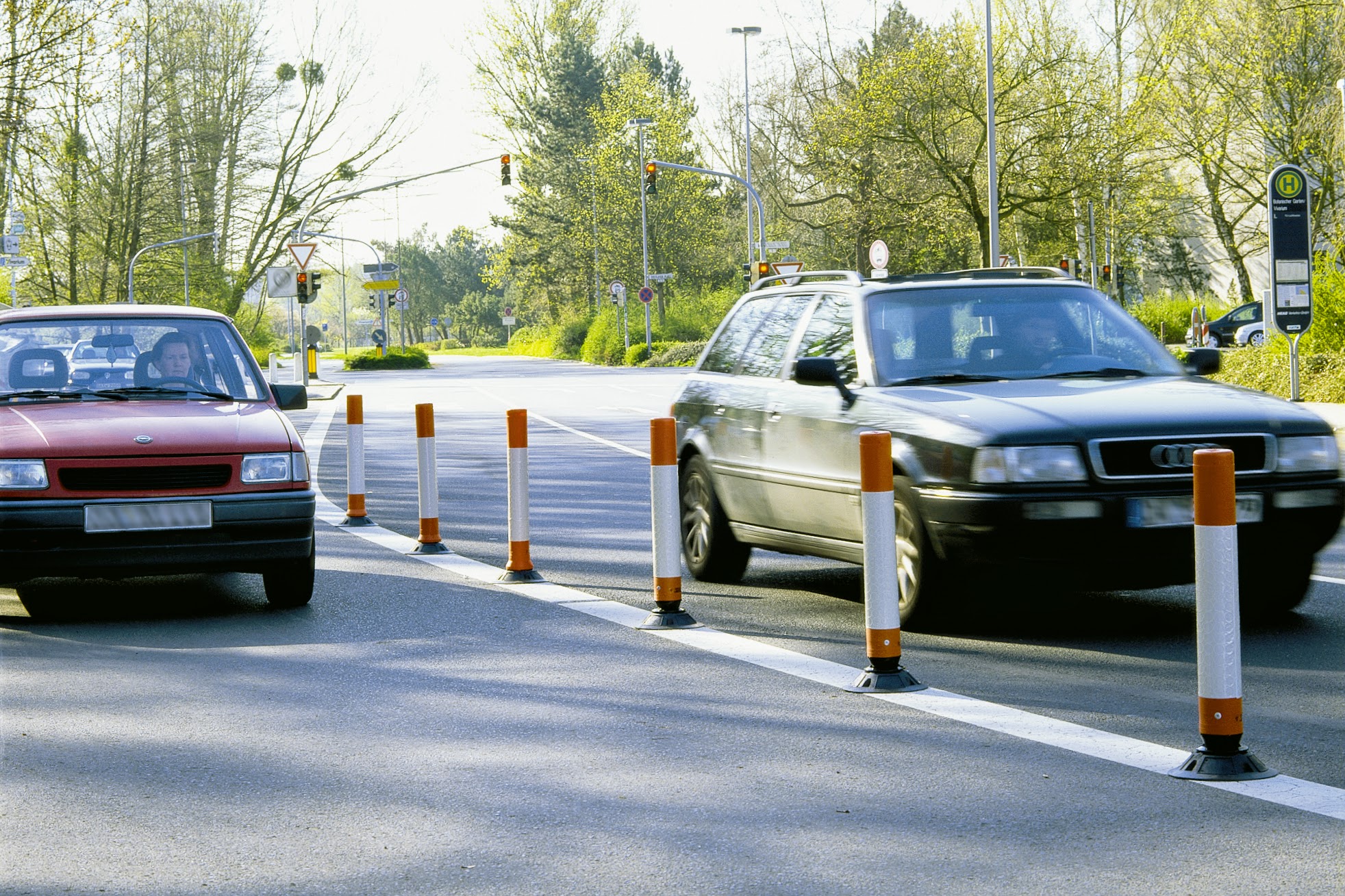 Posts Highway Flexible: Hi-Vis - Red & White Self Righting, Choice of 3 Heights - Durable for High Traffic + Optional Base