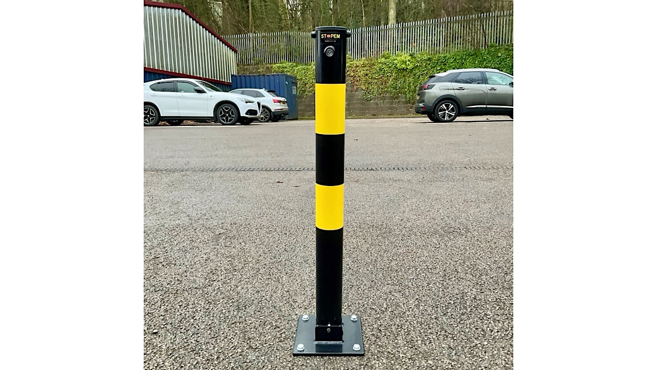 Heavy-Duty, Hi-Vis Folding Security Bollard
Lockable, Anti-Ram Raid Protection
