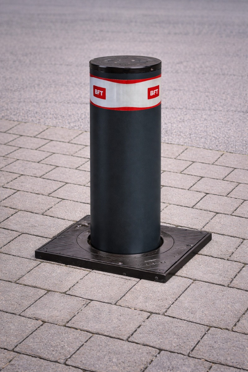 Automatic Bollard, 500mm or 700mm high. COMMERICAL USE BFT Stoppy MBB
