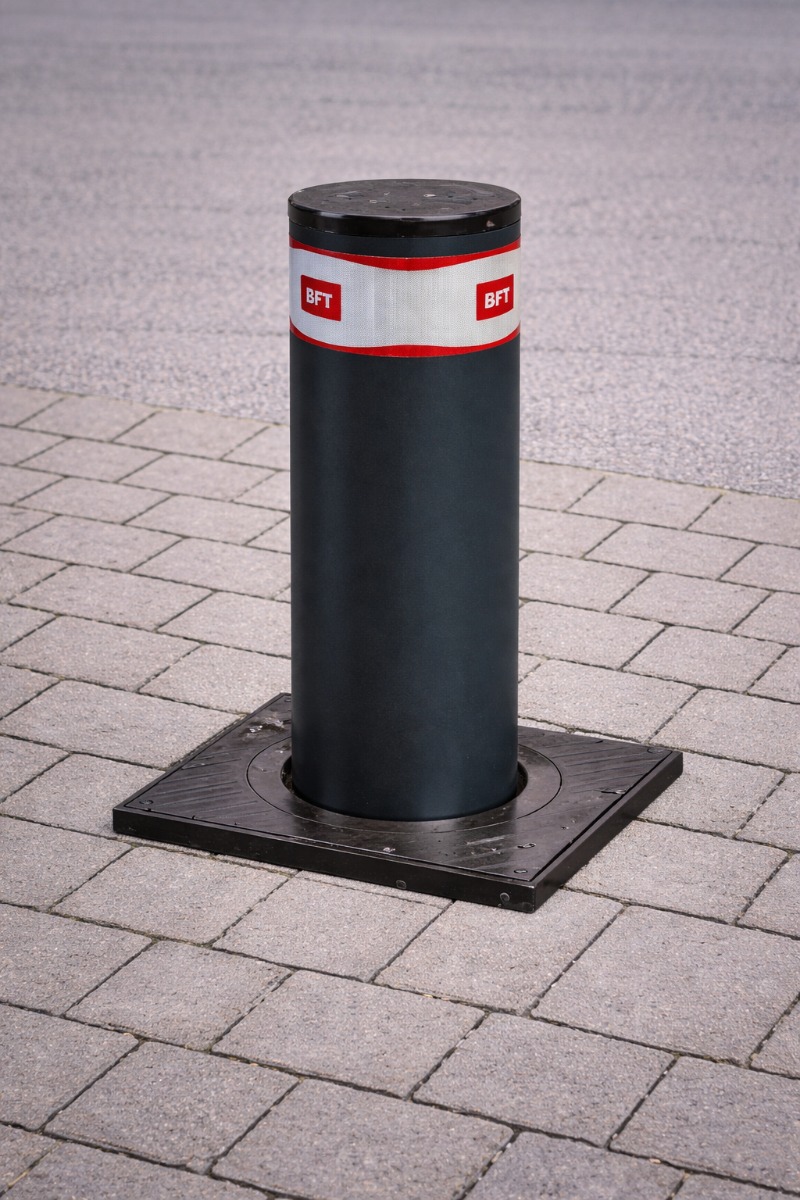 Automatic Hydraulic Bollard 800mm high. COMMERCIAL Intensive use BFT Pillar 800 in slate grey 