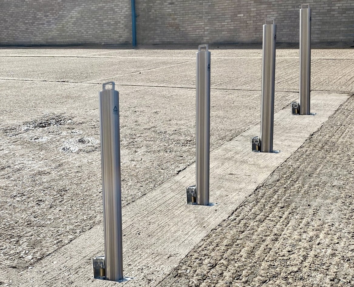 Telescopic Round Post (745mm high). Stainless Steel. Padlockable. Simple cost effective but highly effective. Easily operated, with integral lid.