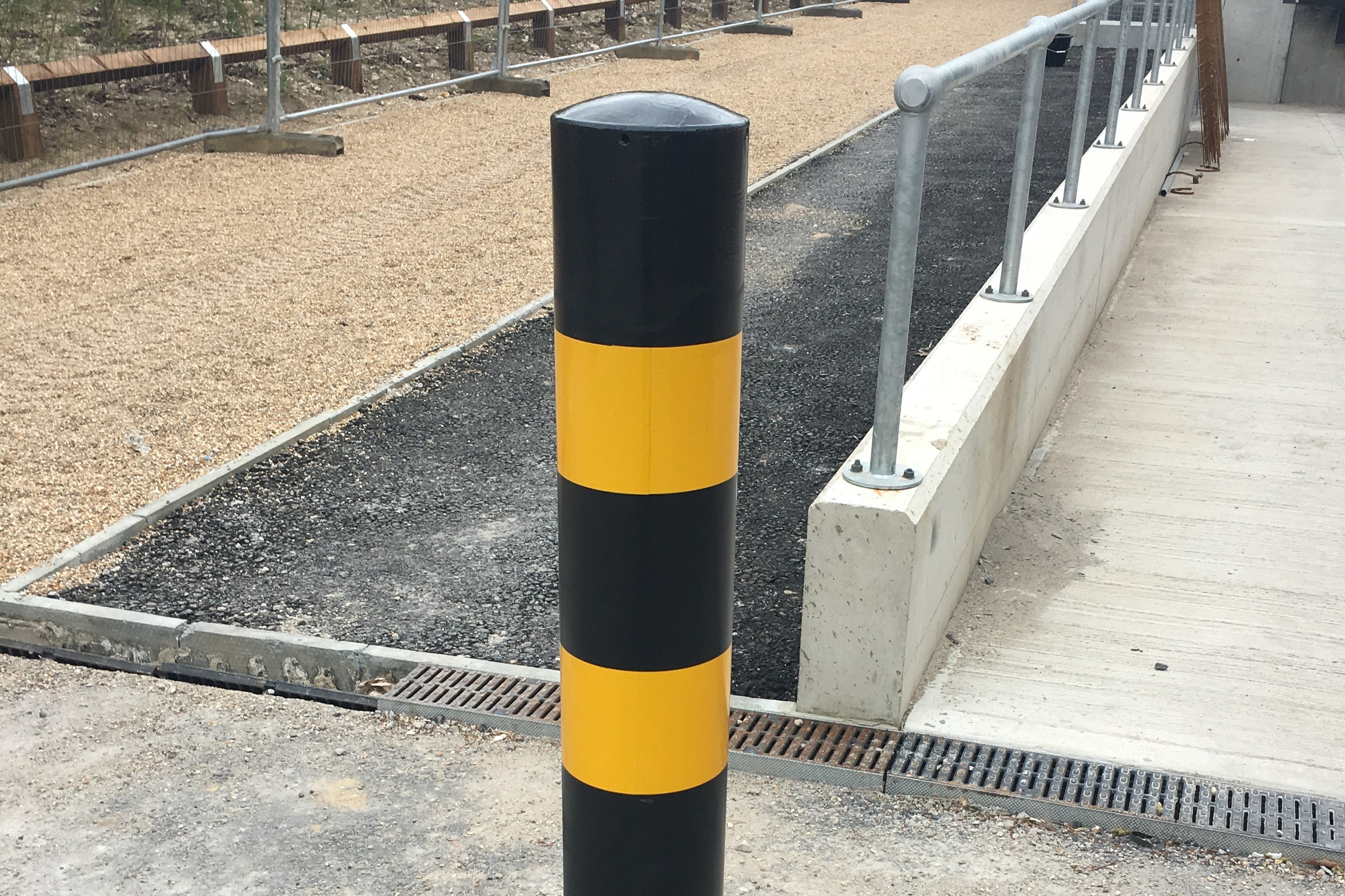 Heavy Duty Steel Bollards - Black & Yellow
Concrete-In & Bolt-Down | 900mm High | All Sizes