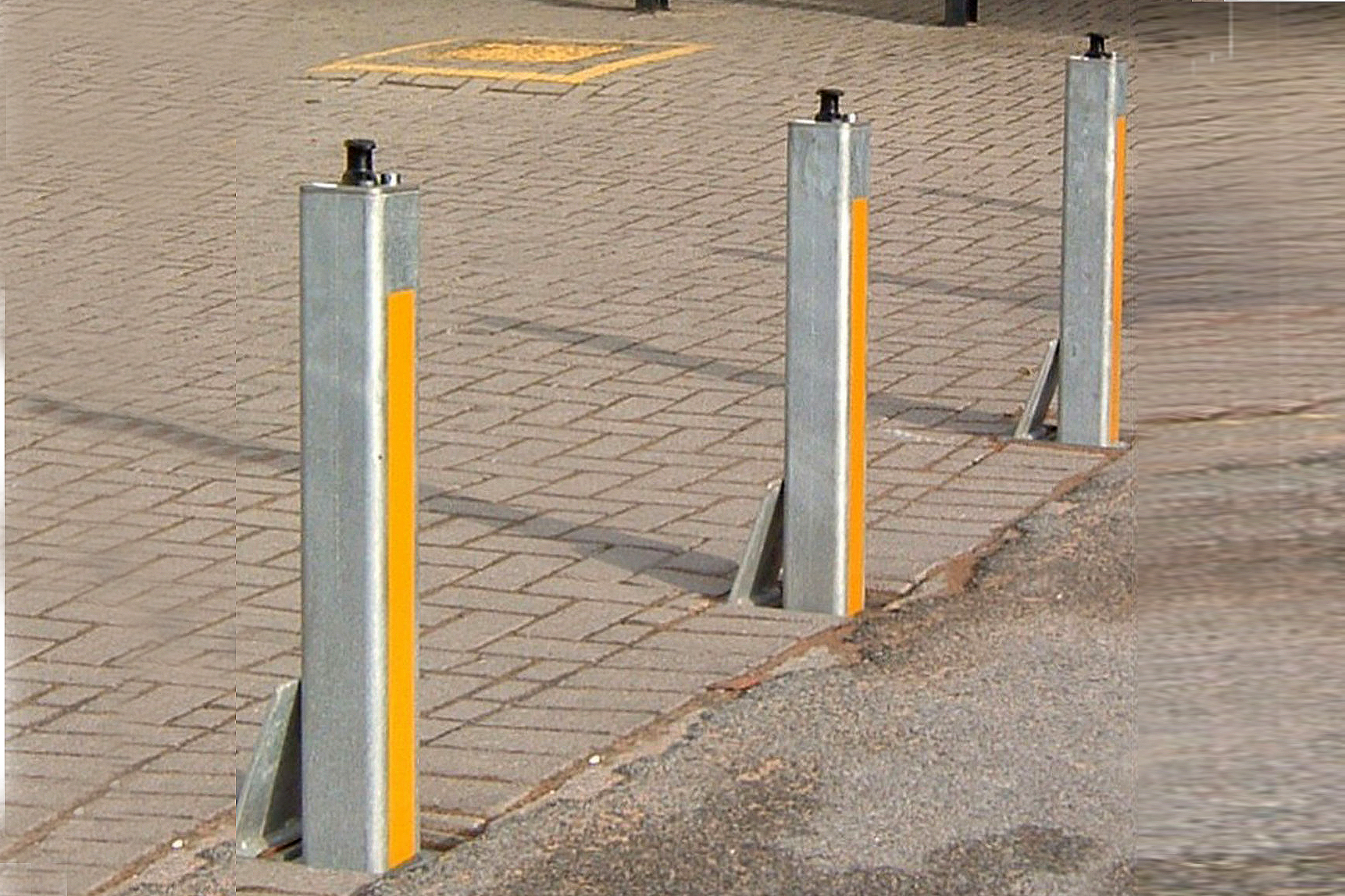 Telescopic Square Lift-Assist Bollard: 90mm
Sold Secure-Approved & Heavy-Duty Design