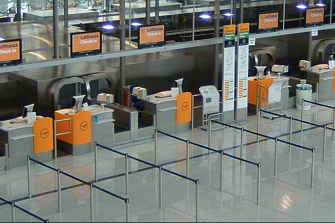 Tensabarrier Stretch Belt Barrier with 2.3m tape. Removable from floor socket