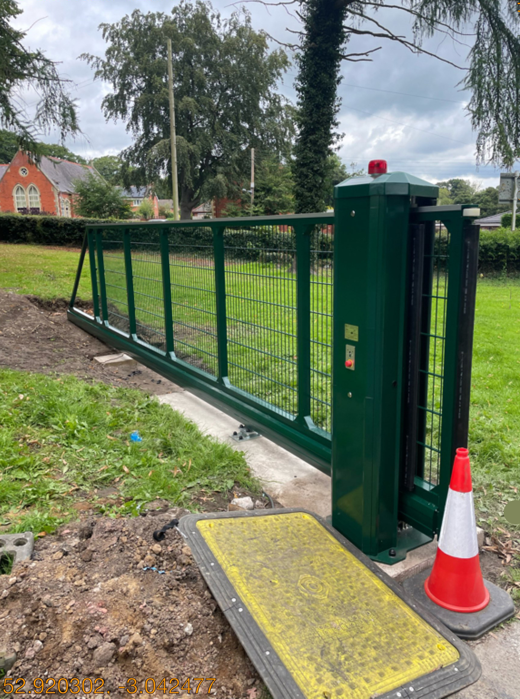Cantilever Sliding Gate, Automatic (Electric), EXTRA TALL 2.7m and 3.0m High options. Inc Safety Cells & Edges