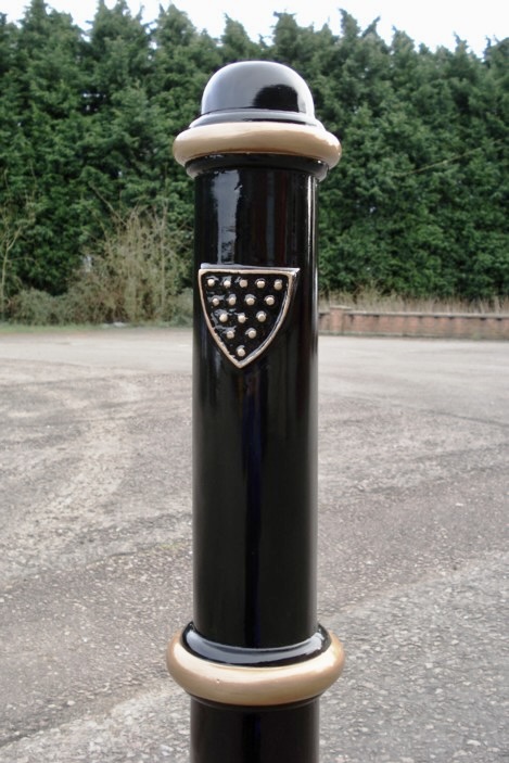 Cornwall Polyurethane Heritage Style Bollard: 
H1070 - Black with Elegant Gold Ring Banding