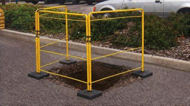 Safety Barrier Set (3 sided) Lightweight and easily deployed