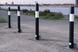 Removable Round Bollards in Black & White (60-219mm DIA) 1000mm above ground - Simple Padlock System