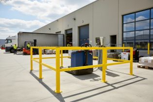 Outdoor Medium-Duty Safety Guardrail & Post System