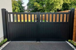 Aluminium Driveway Double Gate: Flat Top
Mixed Vertical Infill & Partially Open in Black or Grey
