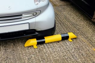 Low Level Protection Rail in Hi-Visibility Yellow & Black 
Robust Galvanised Steel for Internal & External Use