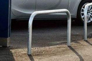 Hooped Galvanised Perimeter Barrier: D48 & H750mm
Concrete In & Bolt Down - L 1000,1500 & 2000mm