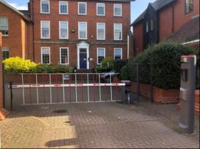 Automatic Arm Barrier 5m - 6m Plain pole. Bottom and full skirting options, popular heavy duty Bft MU36