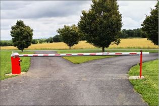 wide arm barrier closed