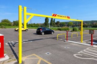 Heavy-Duty 'Easy Reach' Height Restrictor 
with Low-Level Locking (3m to 6m Span)