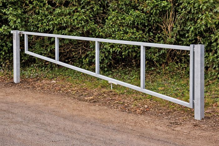 Galvanised&#x20;Single&#x20;Leaf&#x20;Swing&#x20;Gate&#x3A;&#x20;&#x28;3-6m&#x29;&#x20;&#x0A;Inclusive&#x20;of&#x20;Locking&#x20;Latch&#x20;and&#x20;Shroud