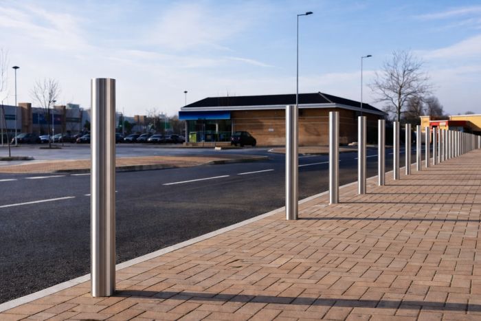 Stainless&#x20;Steel&#x20;Bollards&#x3A;&#x20;H900mm&#x20;-&#x20;Grade&#x20;304&#x0D;&#x0A;Diameters&#x20;from&#x20;48&#x20;to&#x20;204mm&#x20;&amp;&#x20;Fixing&#x20;Choices