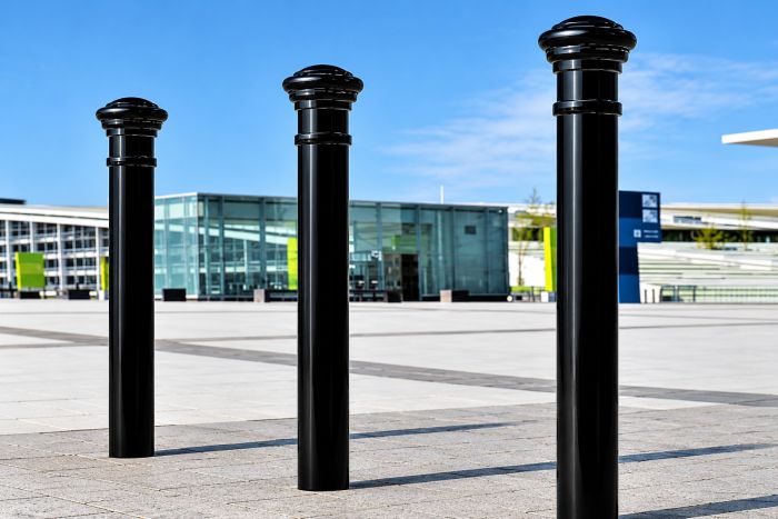 Manchester&#x20;Bollard&#x20;114mm&#x20;diameter&#x20;-&#x20;Height&#x20;above&#x20;ground&#x3A;&#x20;1000mm&#x0D;&#x0A;Attractive&#x20;and&#x20;Functional&#x20;-&#x20;GFC7000