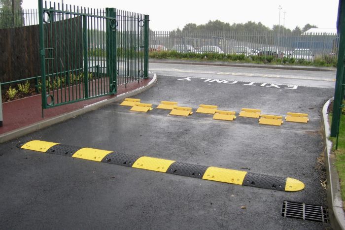 8&#x20;Flow&#x20;plates&#x20;&amp;&#x20;4&#x20;Metre&#x20;Compatible&#x20;Speed&#x20;Reducing&#x20;Ramp