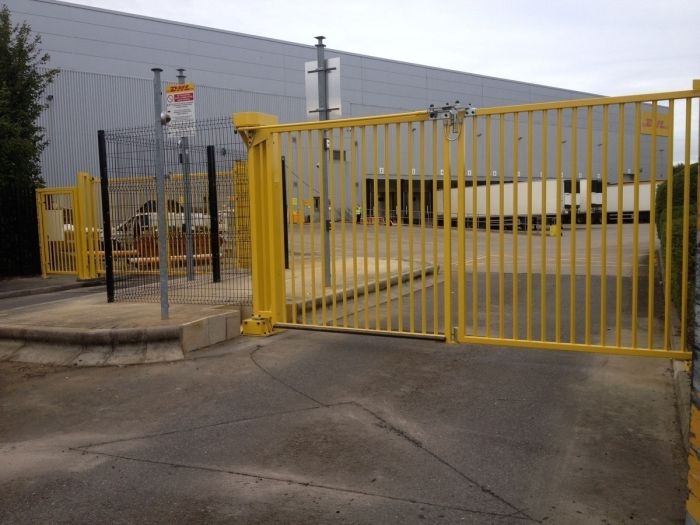 Automatic&#x20;Bi-Folding&#x20;Single&#x20;Leaf&#x20;Speed&#x20;Gates&#x20;-&#x20;Great&#x20;for&#x20;Security&#x20;and&#x20;Heavy&#x20;Duty&#x20;Traffic&#x20;Flow,&#x20;available&#x20;as&#x20;2.7m&#x20;or&#x20;3.0m&#x20;High