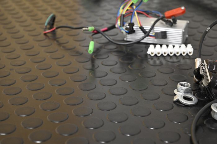 Matting&#x3A;&#x20;Surface&#x20;Protection&#x20;with&#x20;Heavy-Duty&#x20;Rubber&#x20;Penny&#x20;Dot&#x20;Substrate